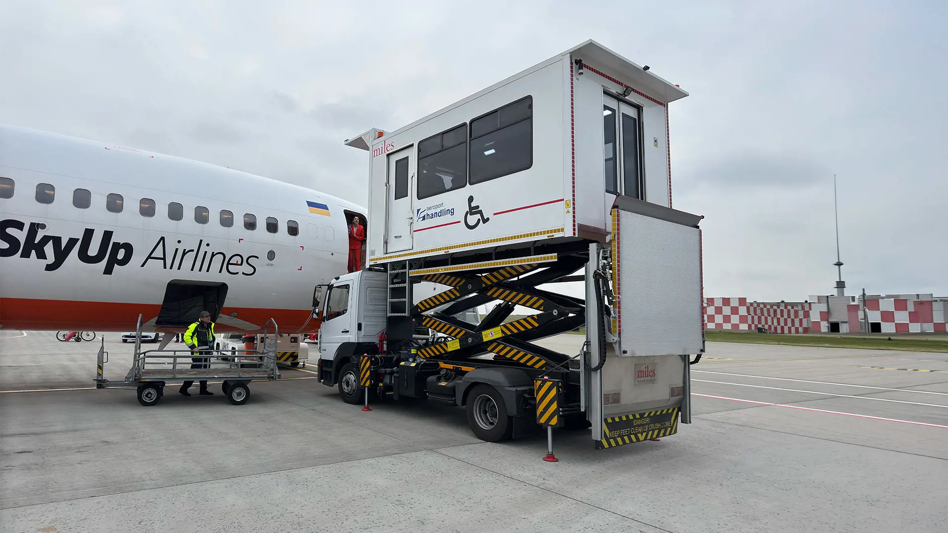 Aircraft PRM Medical Lift visual 1