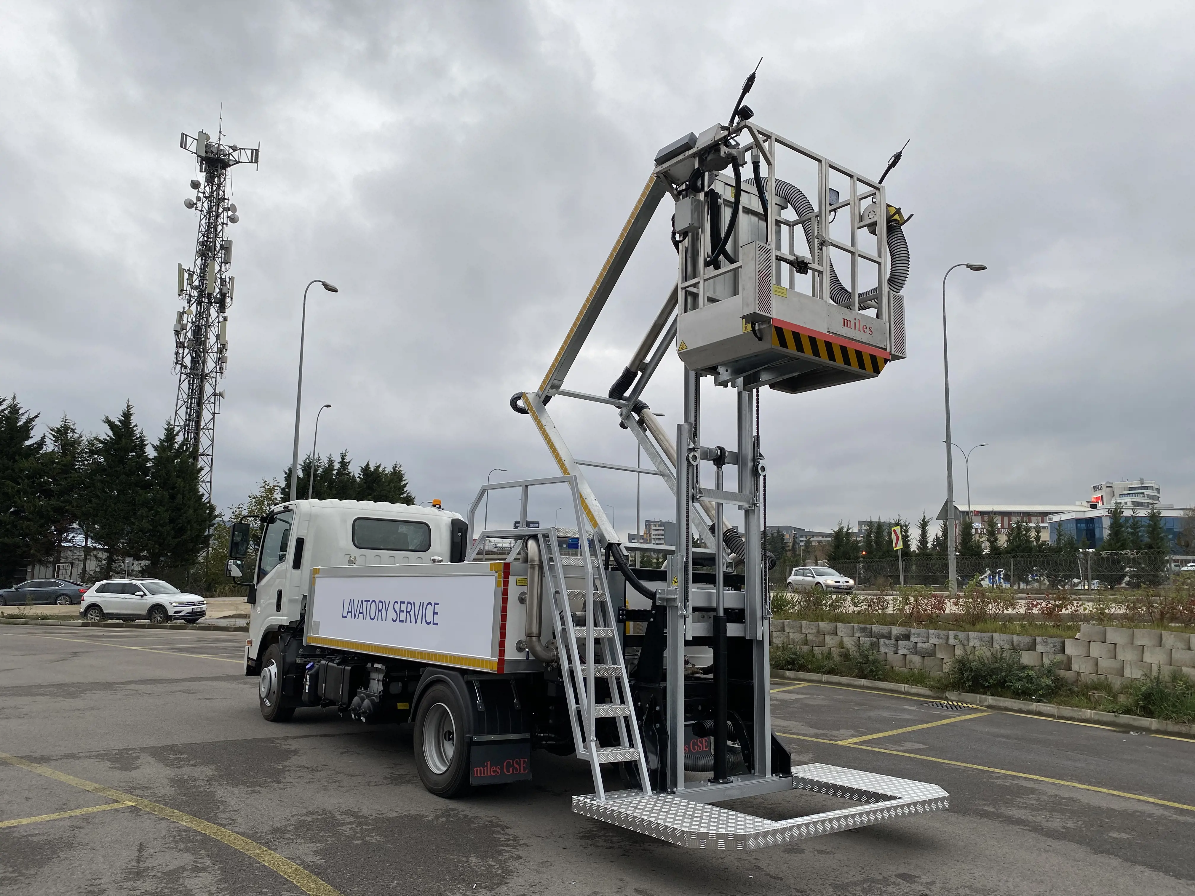 Toilet Service Truck visual 1