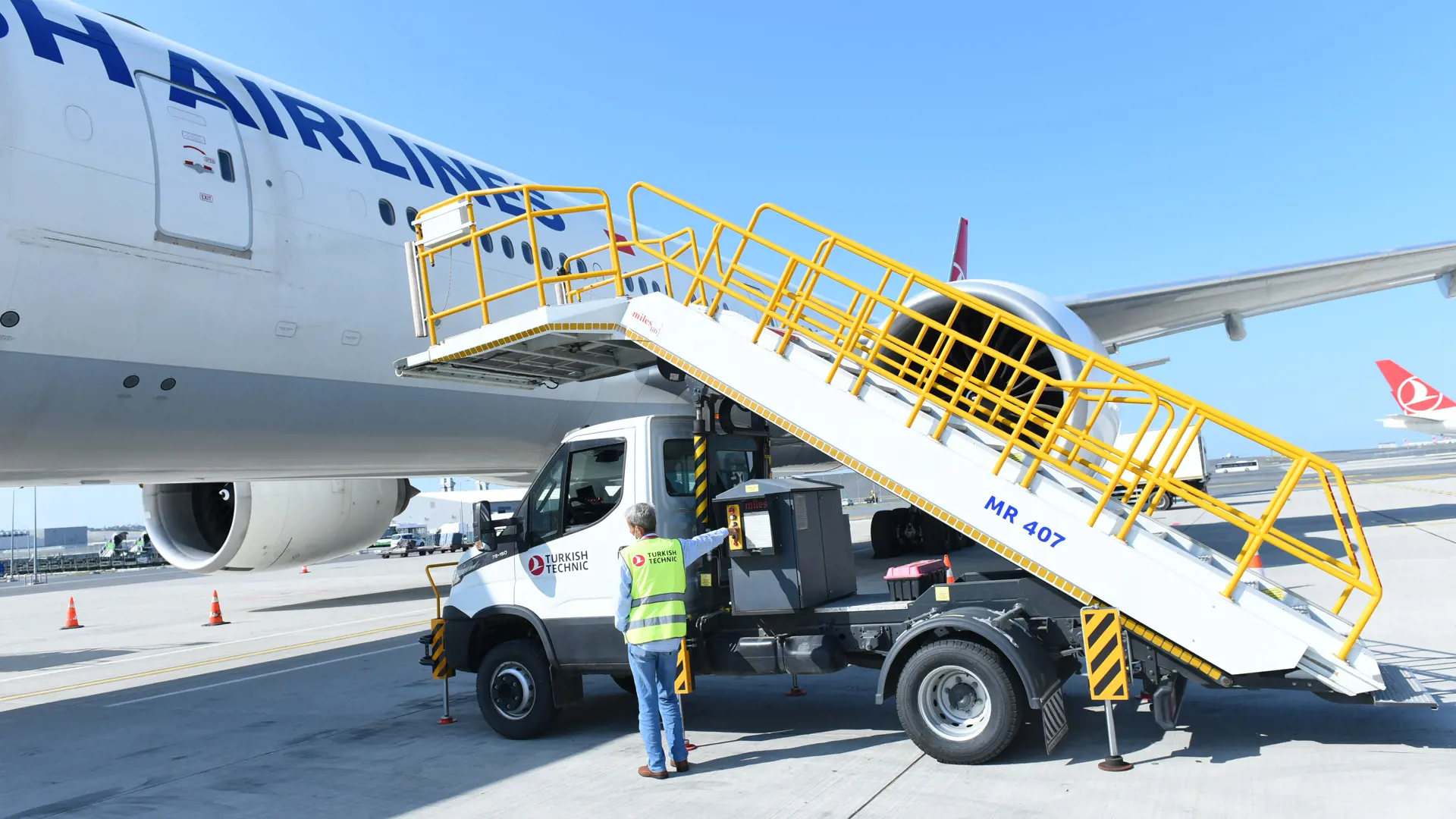 Ladder Maintenance Platform visual 2