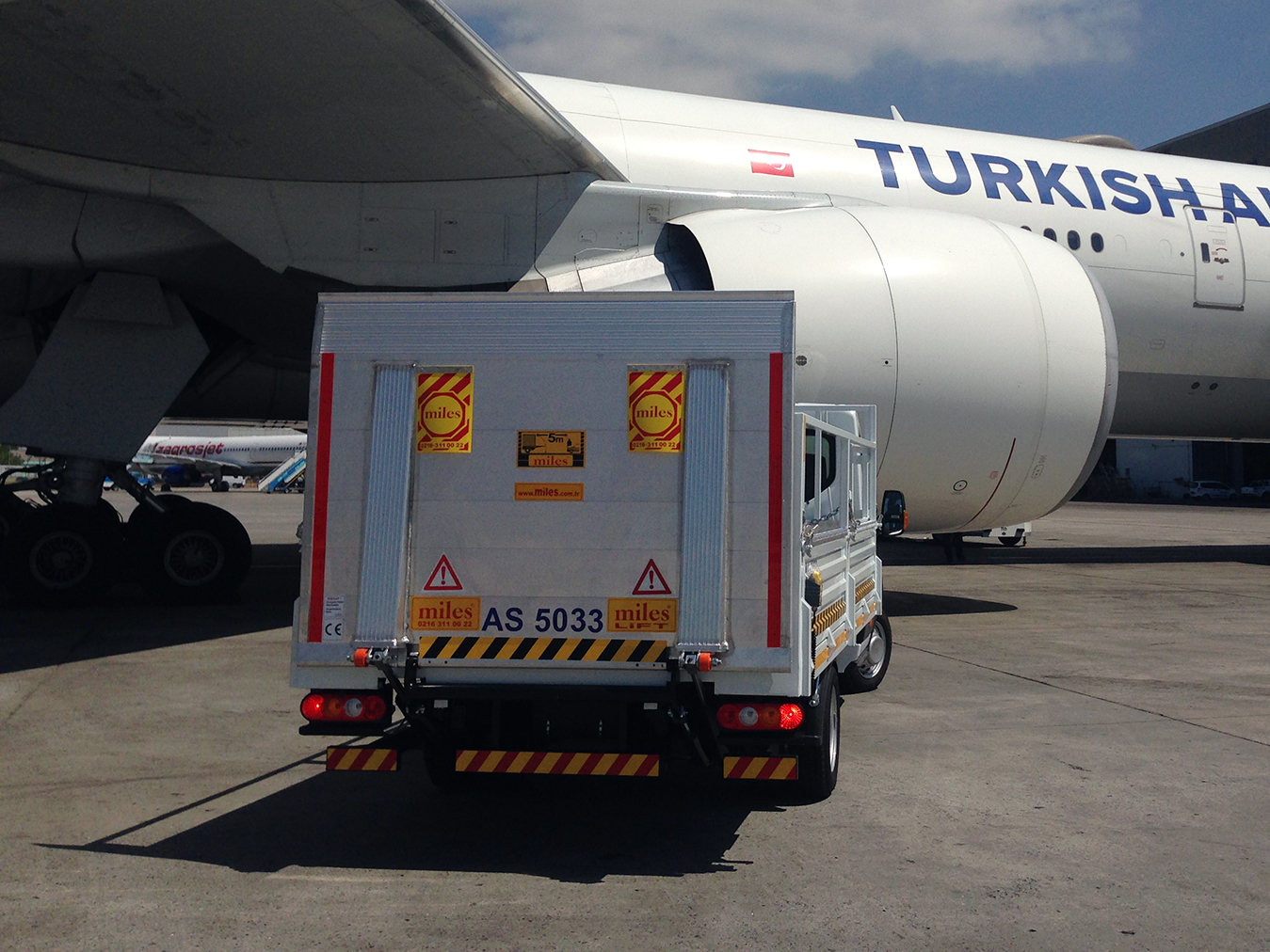 Aircraft Tire Transfer Truck, Maintenance Lifts