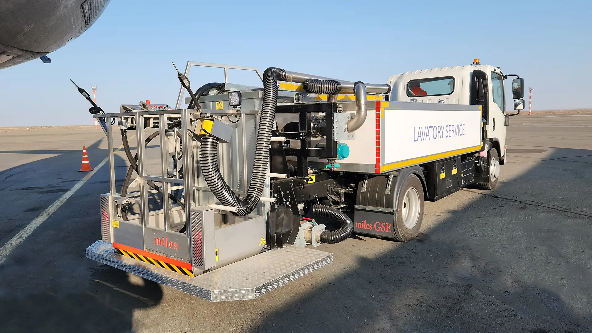 Toilet Service Truck visual 3