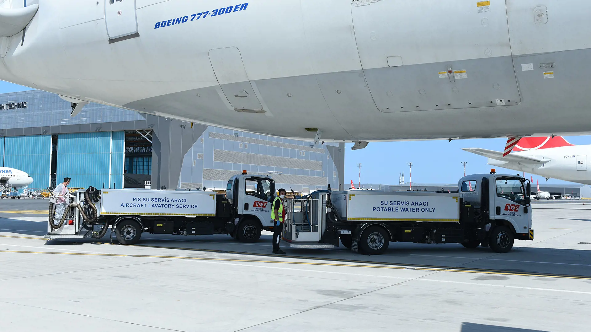 Toilet Service Truck visual 4